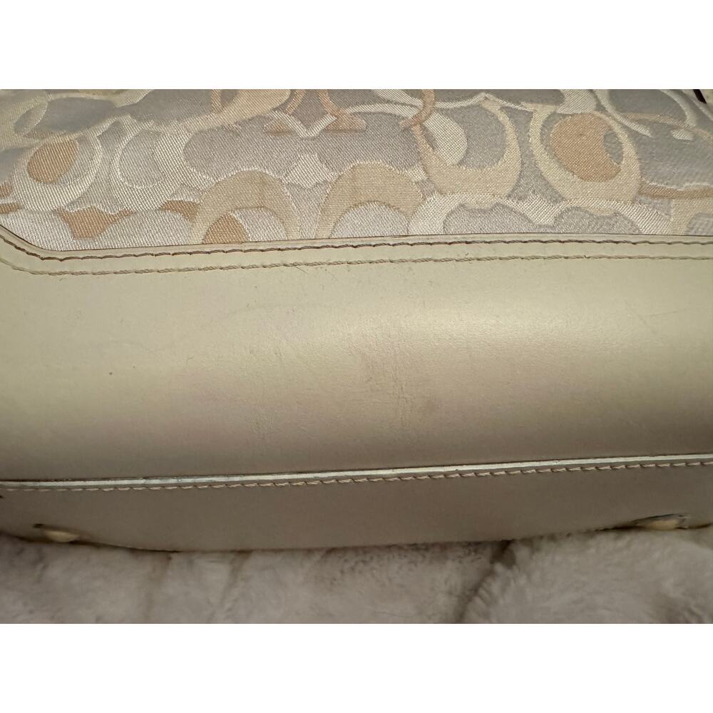 Vintage Coack Hampton handbag in beautiful Ivory - Picture 7 of 13